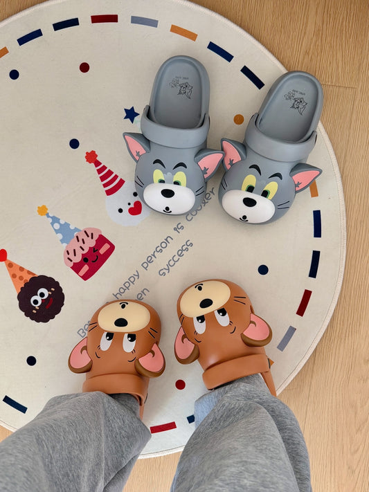 Pantufa Cartoon™ | O abraço mais confortável para seus pés